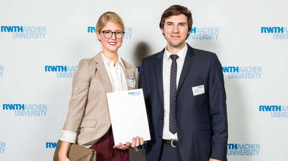 Frank Depiereux überreicht Förderstipendium an Architekturstudentin